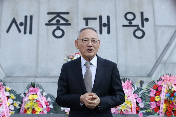 유인촌 장관 "한강 '노벨문학상' 국가적 경사…韓문학 지원 강화"