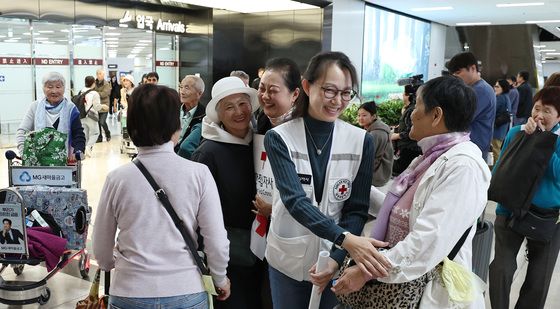 '한국 땅 밟아서 좋아요'