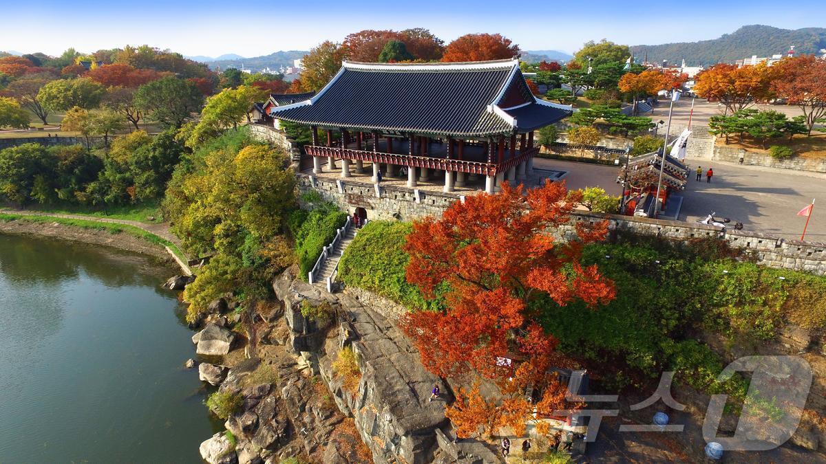본문 이미지 - 진주 촉석루&#40;진주시 제공&#41;.