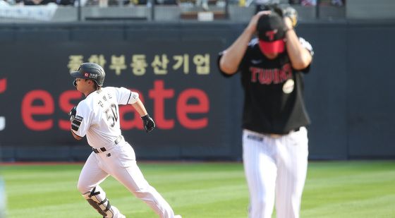 강백호 홈런에 머리 감싸 쥔 김진성