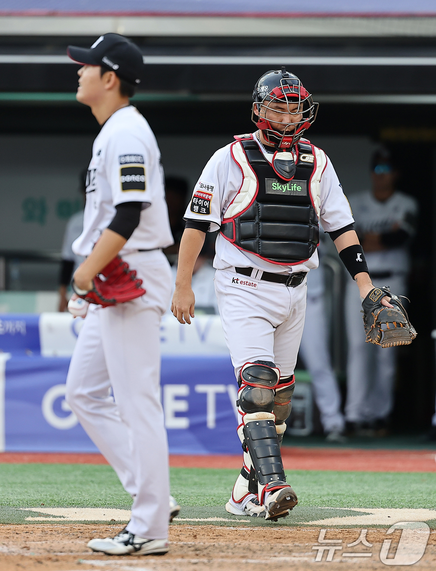 (수원=뉴스1) 김진환 기자 = 9일 오후 경기 수원시 장안구 KT위즈파크에서 열린 프로야구 '2024 신한 SOL 뱅크 KBO 포스트시즌' 준플레이오프 4차전 LG 트윈스와 KT …