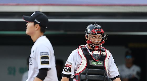 고영표 교체 후 흔들리는 kt 배터리