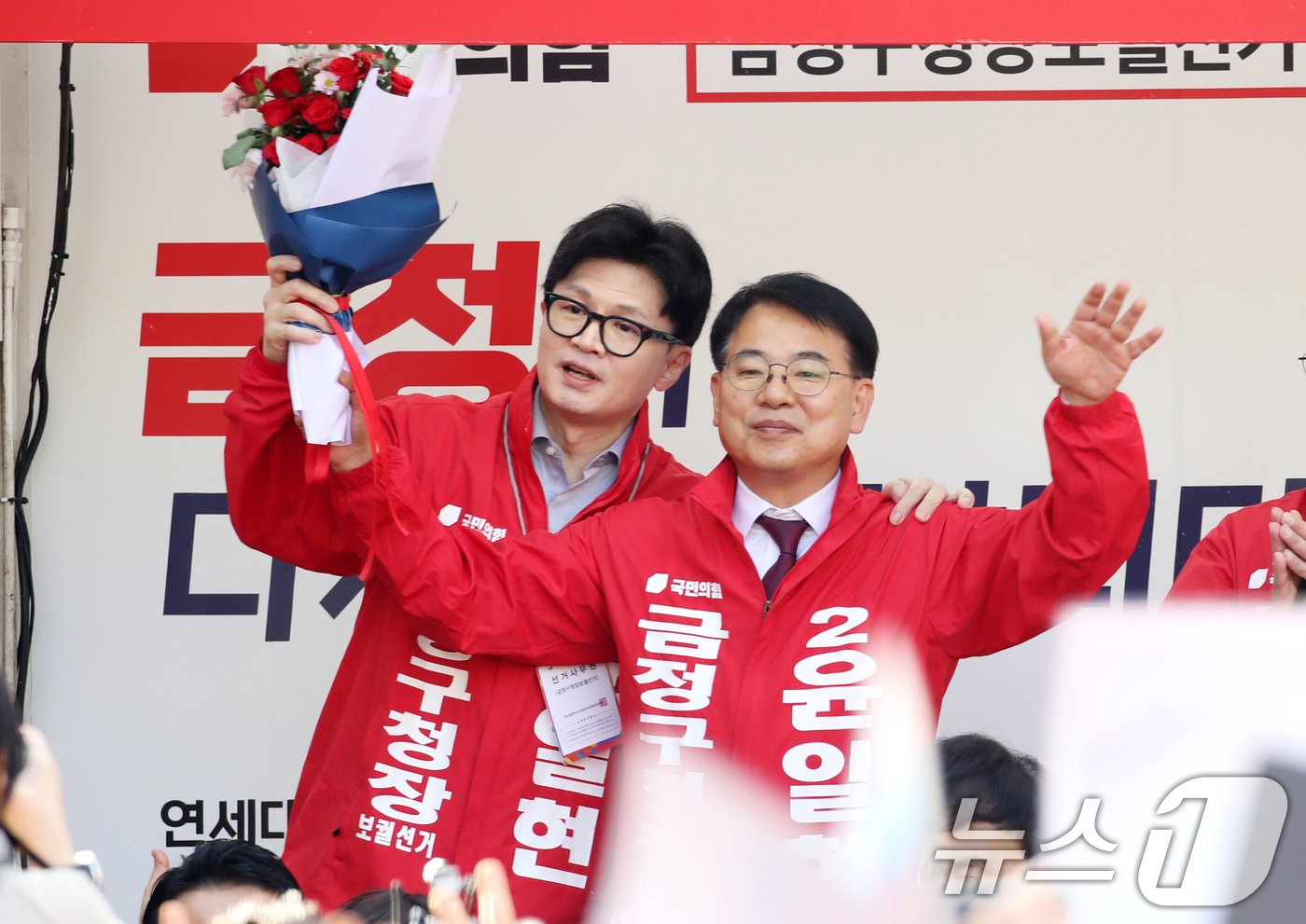 한동훈 국민의힘 대표가 9일 오후 부산 금정구 부산대학교 앞에서 윤일현 금정구청장 후보 지원유세를 하고 있다. 2024.10.9/뉴스1 ⓒ News1 윤일지 기자