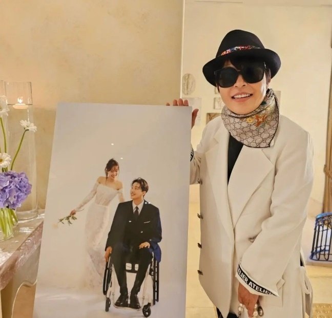 본문 이미지 - 송지은, 박위 결혼식 현장 사진 / 조혜련 SNS 캡처