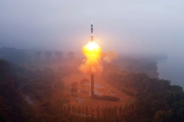 북한 "화성-19형 발사는 자위권 행사…도발하면 강력 대응"