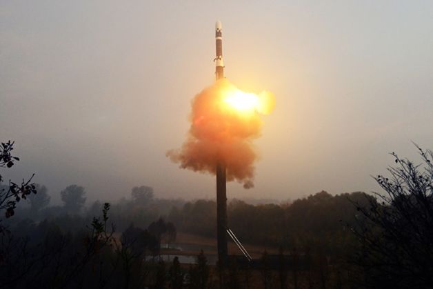 北 '최종완결판' ICBM '화성-19형' 공개…"핵무력 강화 고수"(종합)