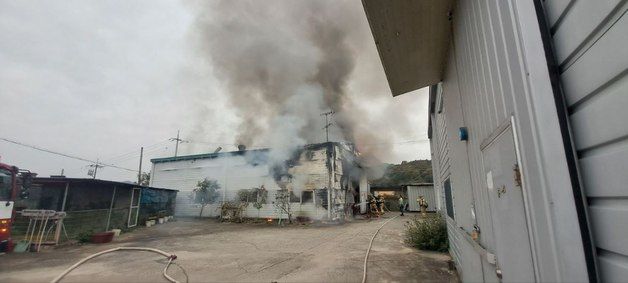 평택 인쇄공장 화재…보관 중인 신나 200L로 옮겨 붙지 않아