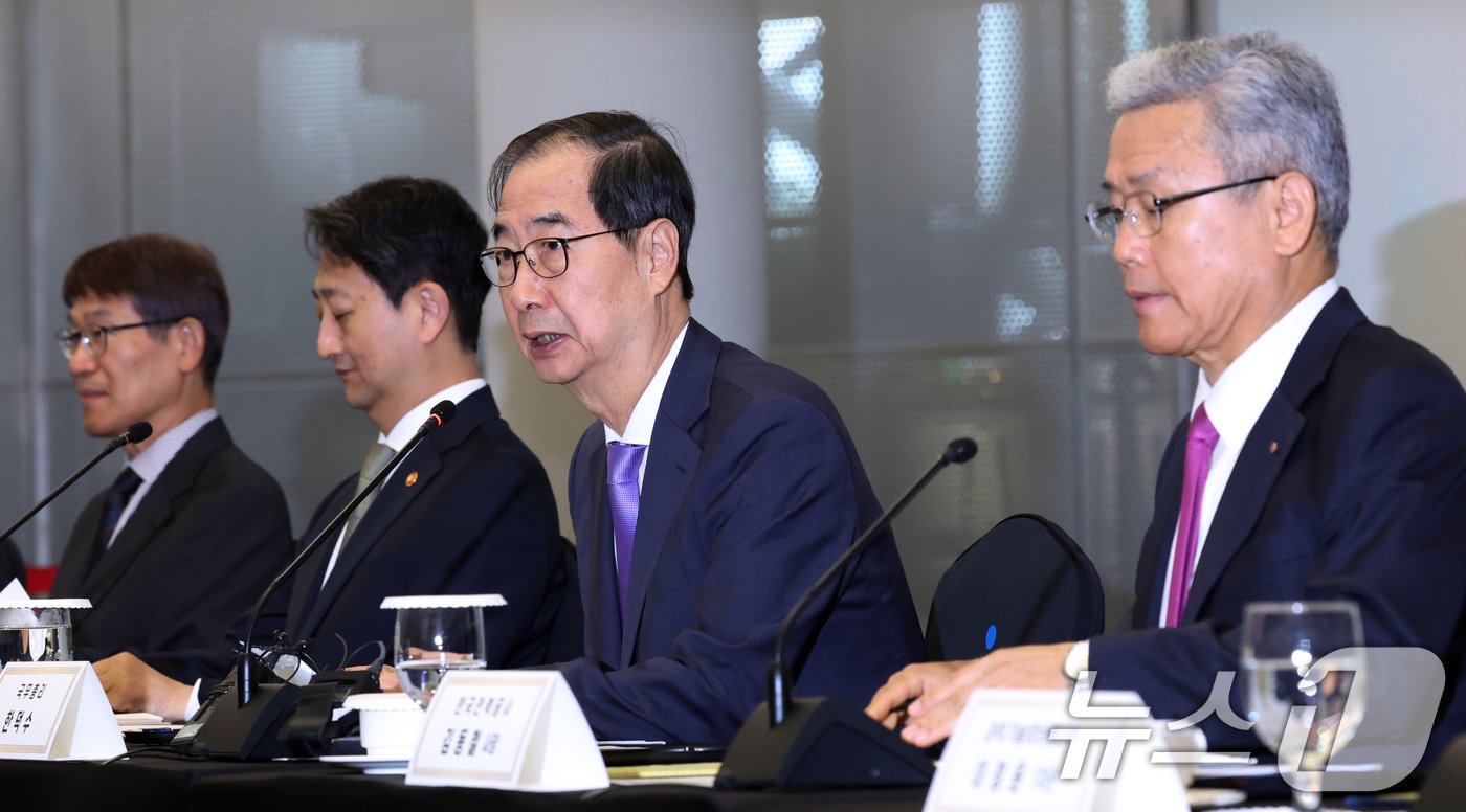 본문 이미지 - 한덕수 국무총리가 1일 서울 서초구 새빛섬에서 열린 제7차 수소경제위원회에서 모두 발언을 하고 있다. 2024.11.1/뉴스1 ⓒ News1 김명섭 기자