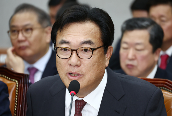 마지막 '尹 비서실장' 정진석, 옛 지역구 탈환 도전…"당·보수 재건"