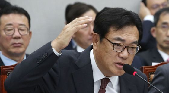 [국감]정진석 "尹, 명태균과 경선 무렵 관계 끊었고 취임식 전날 전화 받아"