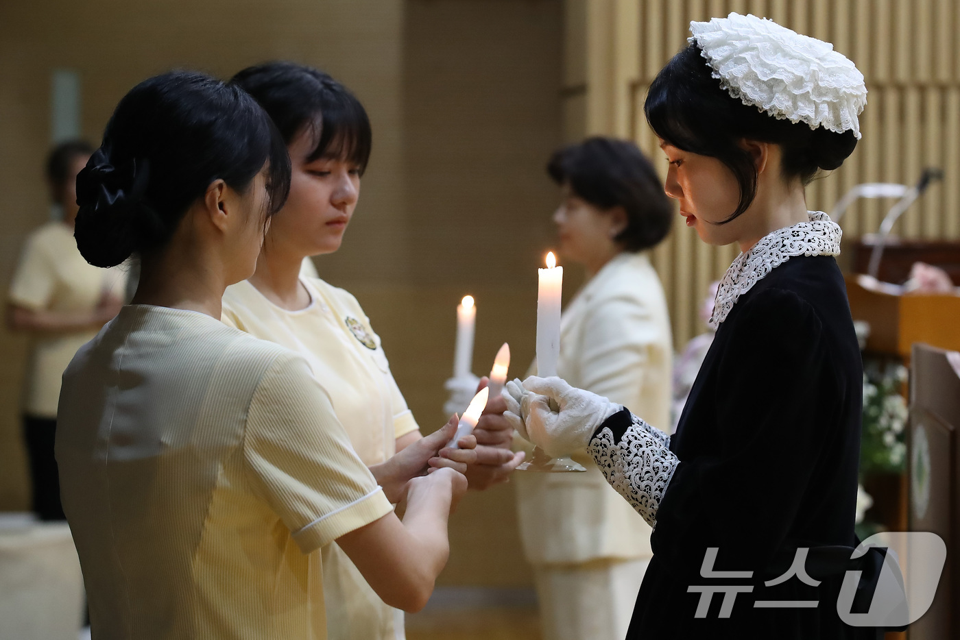 (경산=뉴스1) 공정식 기자 = 1일 대구대학교 경산캠퍼스에서 열린 '2024학년도 나이팅게일 선서식'에서 간호학과 학생들이 나이팅게일의 숭고한 희생정신을 본받아 인류의 건강과 복 …