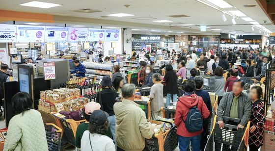 '쓱' 내렸더니 터졌다…신세계發 연말 특수도 '초저가' 전쟁