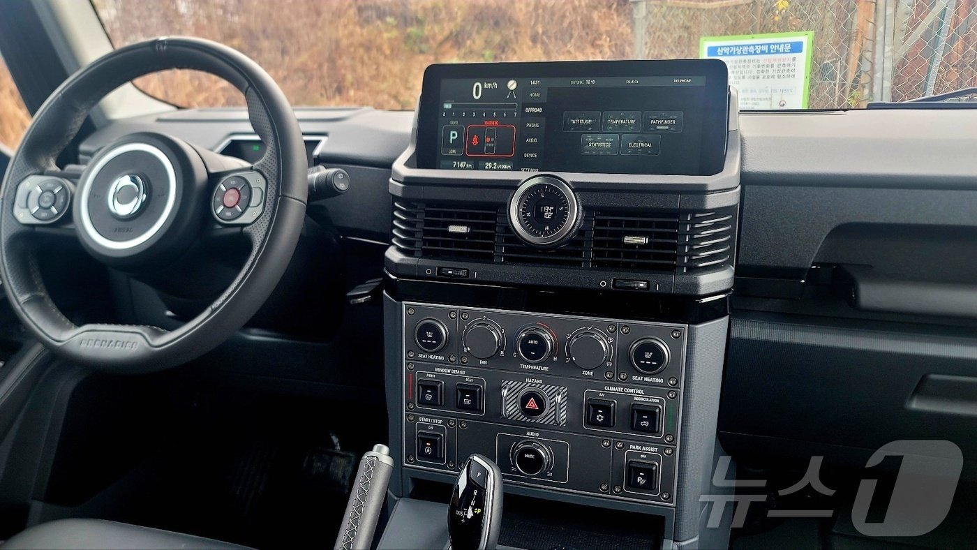 본문 이미지 - 이네오스 그레나디어 실내