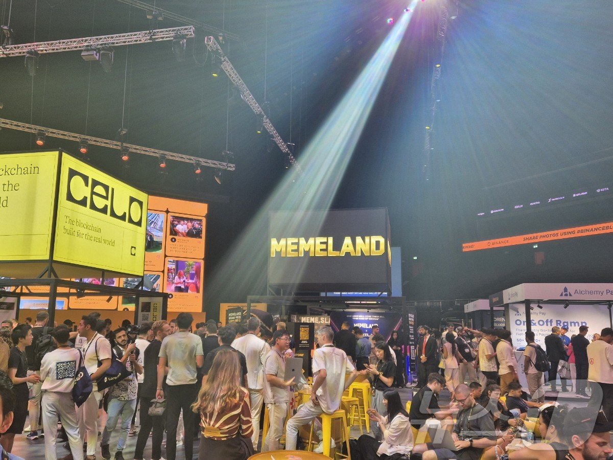 본문 이미지 - 아랍에미리트 두바이의 코카콜라 아레나에서 2024년 10월30일&#40;현지시간&#41;부터 31일까지 양일간 열린 바이낸스 블록체인 위크&#40;BBW&#41; 현장. 사진 = 김지현 기자