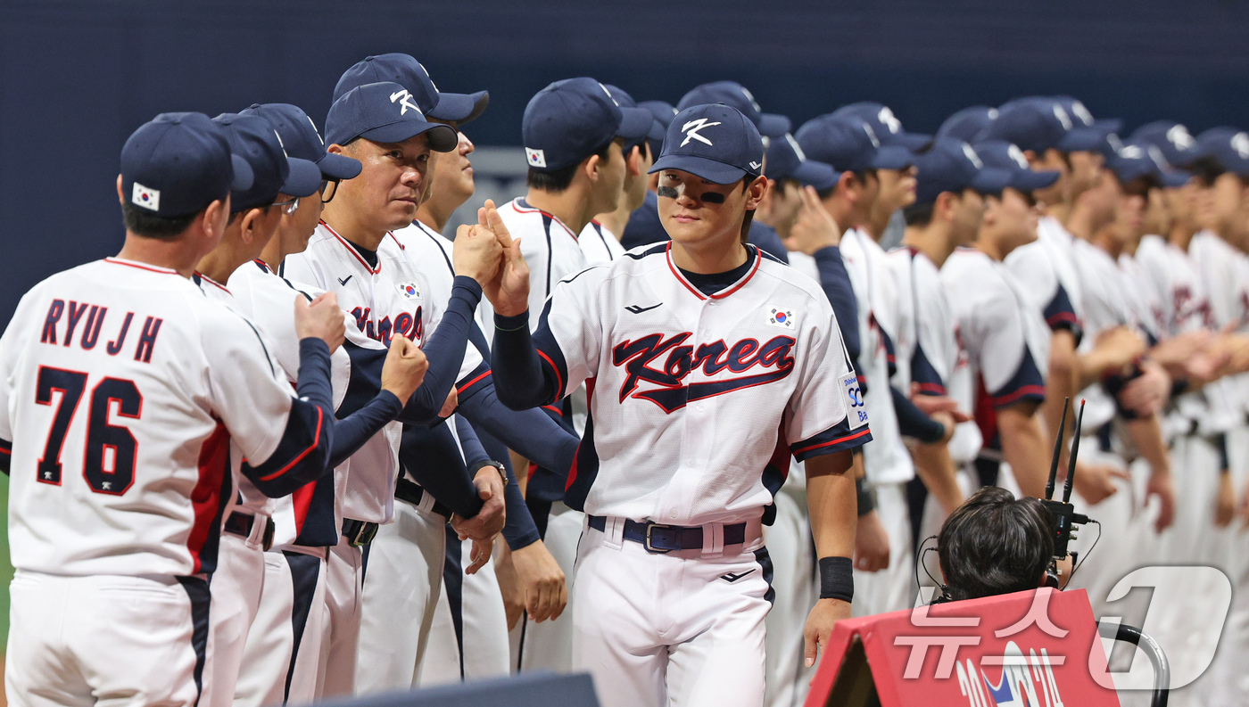 (서울=뉴스1) 장수영 기자 = 1일 오후 서울 구로구 고척스카이돔에서 열린 '2024 K-BASEBALL SERIES' 대한민국 야구 대표팀과 쿠바 대표팀의 평가전, 김도영이 선 …