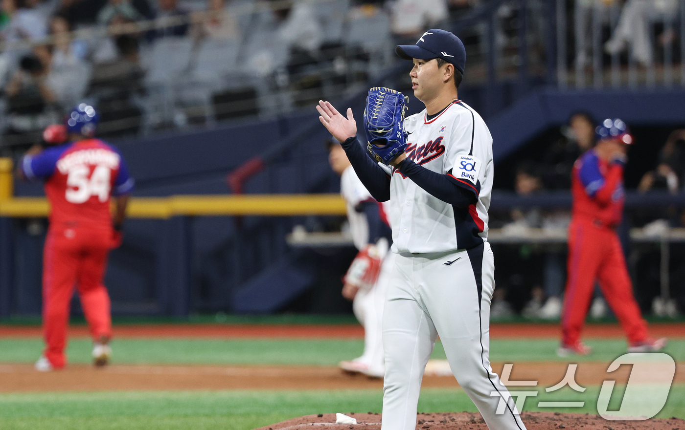 (서울=뉴스1) 장수영 기자 = 1일 오후 서울 구로구 고척스카이돔에서 열린 '2024 K-BASEBALL SERIES' 대한민국 야구 대표팀과 쿠바 대표팀의 평가전, 4회초 대한 …