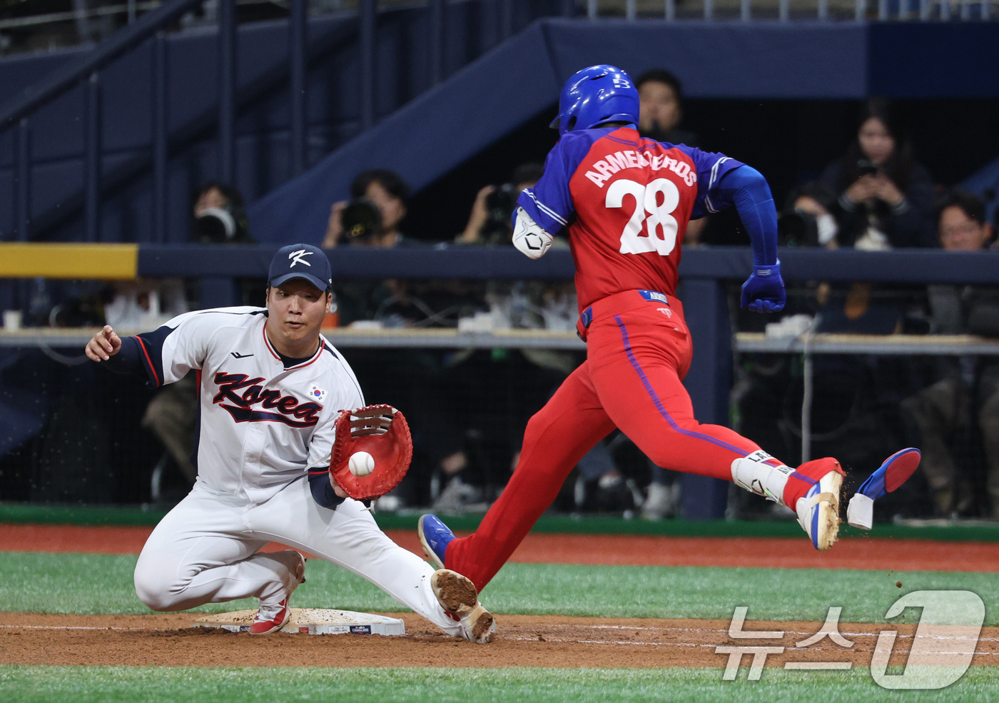 (서울=뉴스1) 장수영 기자 = 1일 오후 서울 구로구 고척스카이돔에서 열린 '2024 K-BASEBALL SERIES' 대한민국 야구 대표팀과 쿠바 대표팀의 평가전, 5회초 대한 …