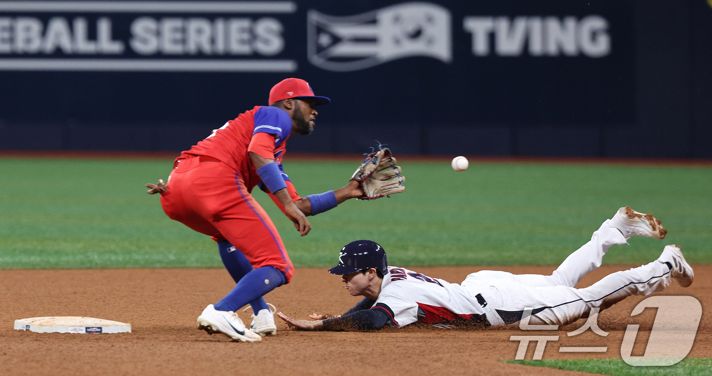 (서울=뉴스1) 장수영 기자 = 1일 오후 서울 구로구 고척스카이돔에서 열린 '2024 K-BASEBALL SERIES' 대한민국 야구 대표팀과 쿠바 대표팀의 평가전, 5회말 대한 …