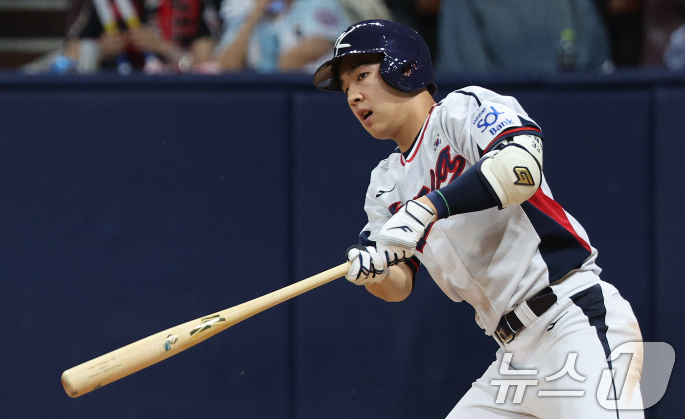 (서울=뉴스1) 장수영 기자 = 1일 오후 서울 구로구 고척스카이돔에서 열린 '2024 K-BASEBALL SERIES' 대한민국 야구 대표팀과 쿠바 대표팀의 평가전, 5회말 대한 …