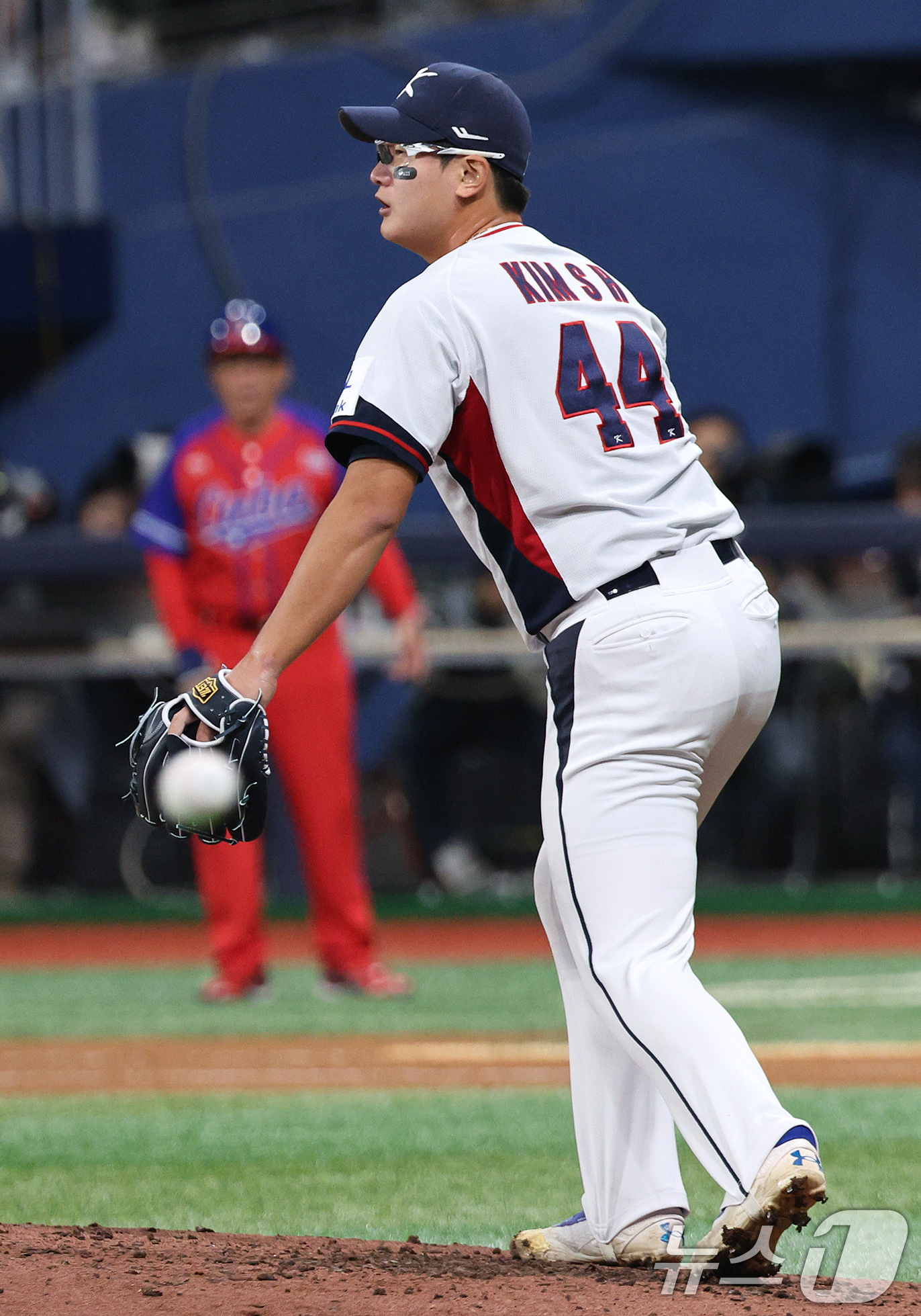 (서울=뉴스1) 장수영 기자 = 1일 오후 서울 구로구 고척스카이돔에서 열린 '2024 K-BASEBALL SERIES' 대한민국 야구 대표팀과 쿠바 대표팀의 평가전, 6회초 대한 …