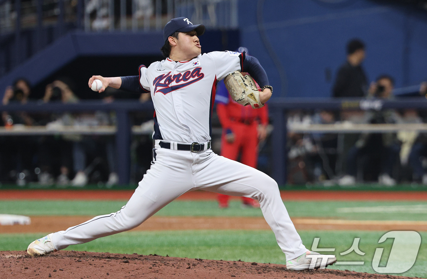 (서울=뉴스1) 장수영 기자 = 1일 오후 서울 구로구 고척스카이돔에서 열린 '2024 K-BASEBALL SERIES' 대한민국 야구 대표팀과 쿠바 대표팀의 평가전, 7회초 대한 …