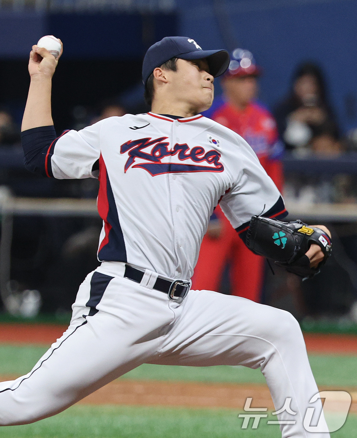 (서울=뉴스1) 장수영 기자 = 1일 오후 서울 구로구 고척스카이돔에서 열린 '2024 K-BASEBALL SERIES' 대한민국 야구 대표팀과 쿠바 대표팀의 평가전, 9회초 대한 …