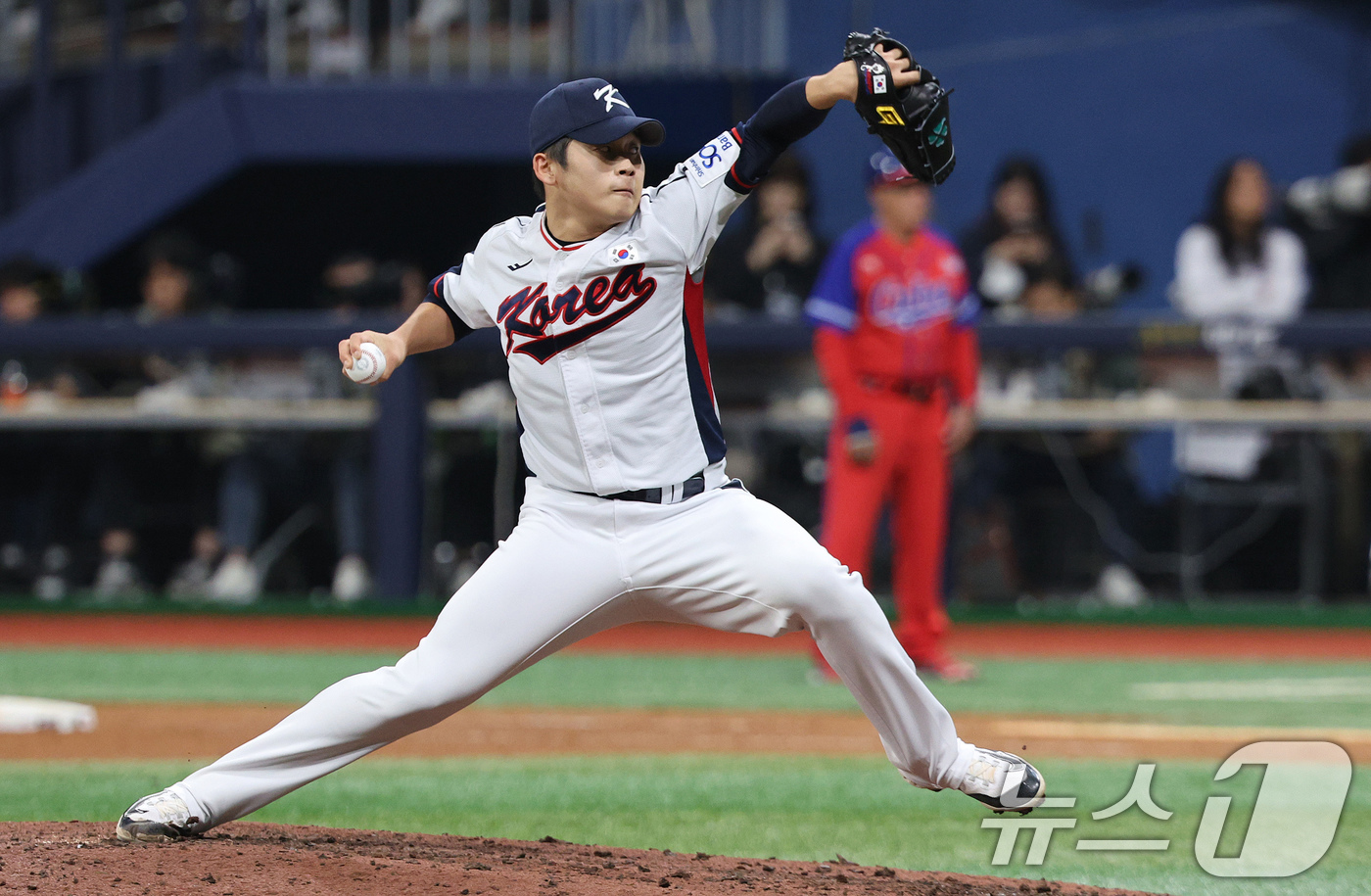 (서울=뉴스1) 장수영 기자 = 1일 오후 서울 구로구 고척스카이돔에서 열린 '2024 K-BASEBALL SERIES' 대한민국 야구 대표팀과 쿠바 대표팀의 평가전, 9회초 대한 …