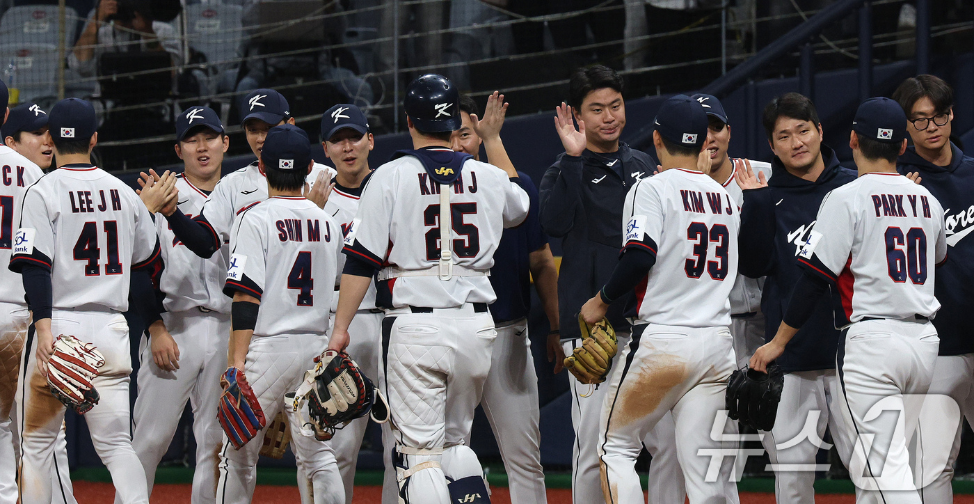 (서울=뉴스1) 장수영 기자 = 1일 오후 서울 구로구 고척스카이돔에서 열린 '2024 K-BASEBALL SERIES' 대한민국 야구 대표팀과 쿠바 대표팀의 평가전에서 2대 0으 …