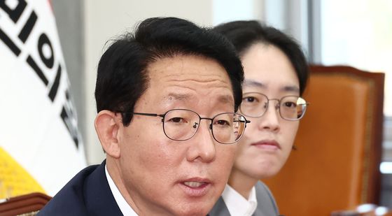 기자간담회 답변하는 김상훈 정책위의장