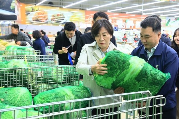 송미령 "배추 가격 하락세…김장 시작하는 11월부터는 더 안정"