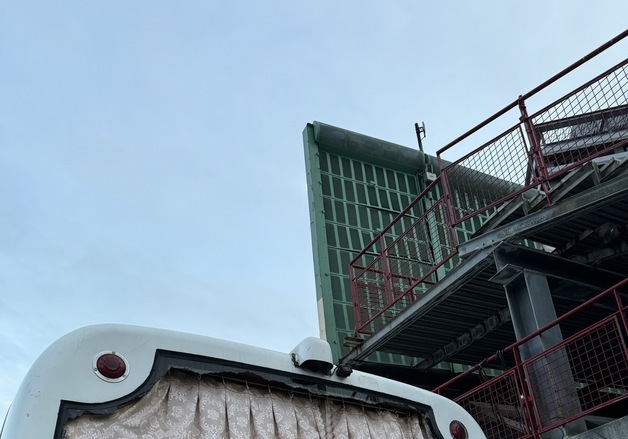 대표팀 훈련 중 이주형 타구로 버스 유리창 파손 해프닝