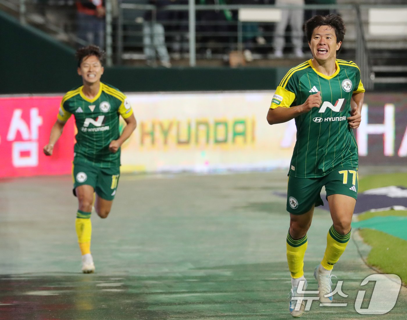 본문 이미지 - 10일 전북자치도 전주시 전주월드컵경기장에서 열린 하나은행 K리그1 2024 전북현대와 대구FC의 경기에서 전북현대 권창훈이 골을 넣고 세리머니를 하고 있다. 2024.11.10/뉴스1 ⓒ News1 유경석 기자