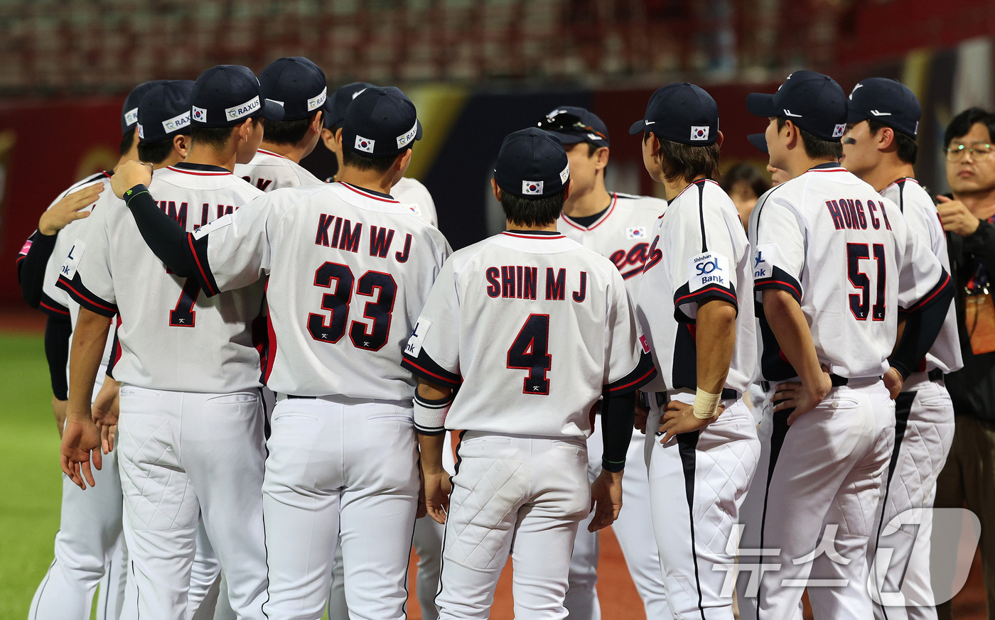 (타이베이(대만)=뉴스1) 장수영 기자 = 10일(현지시간) 오후 대만 타이베이시 톈무 야구장에서 열린 대한민국 야구 국가대표팀과 대만프로야구리그 웨이치안 드래곤스의 연습경기에 앞 …