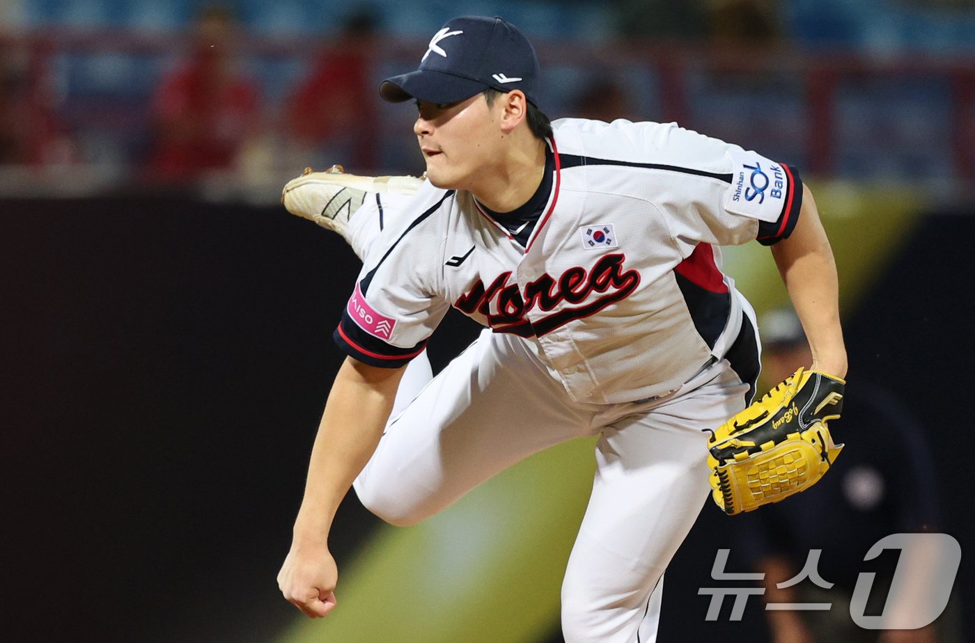 본문 이미지 - 10일&#40;현지시간&#41; 오후 대만 타이베이시 톈무 야구장에서 열린 대한민국 야구 국가대표팀과 대만프로야구리그 웨이치안 드래곤스의 연습경기, 7회초 마운드에 오른 조병현이 역투하고 있다. 2024.11.10/뉴스1 ⓒ News1 장수영 기자