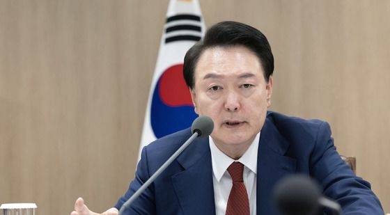 '빨간 넥타이' 멘 윤 대통령, 트럼프 2기 대비로 임기 후반 시작