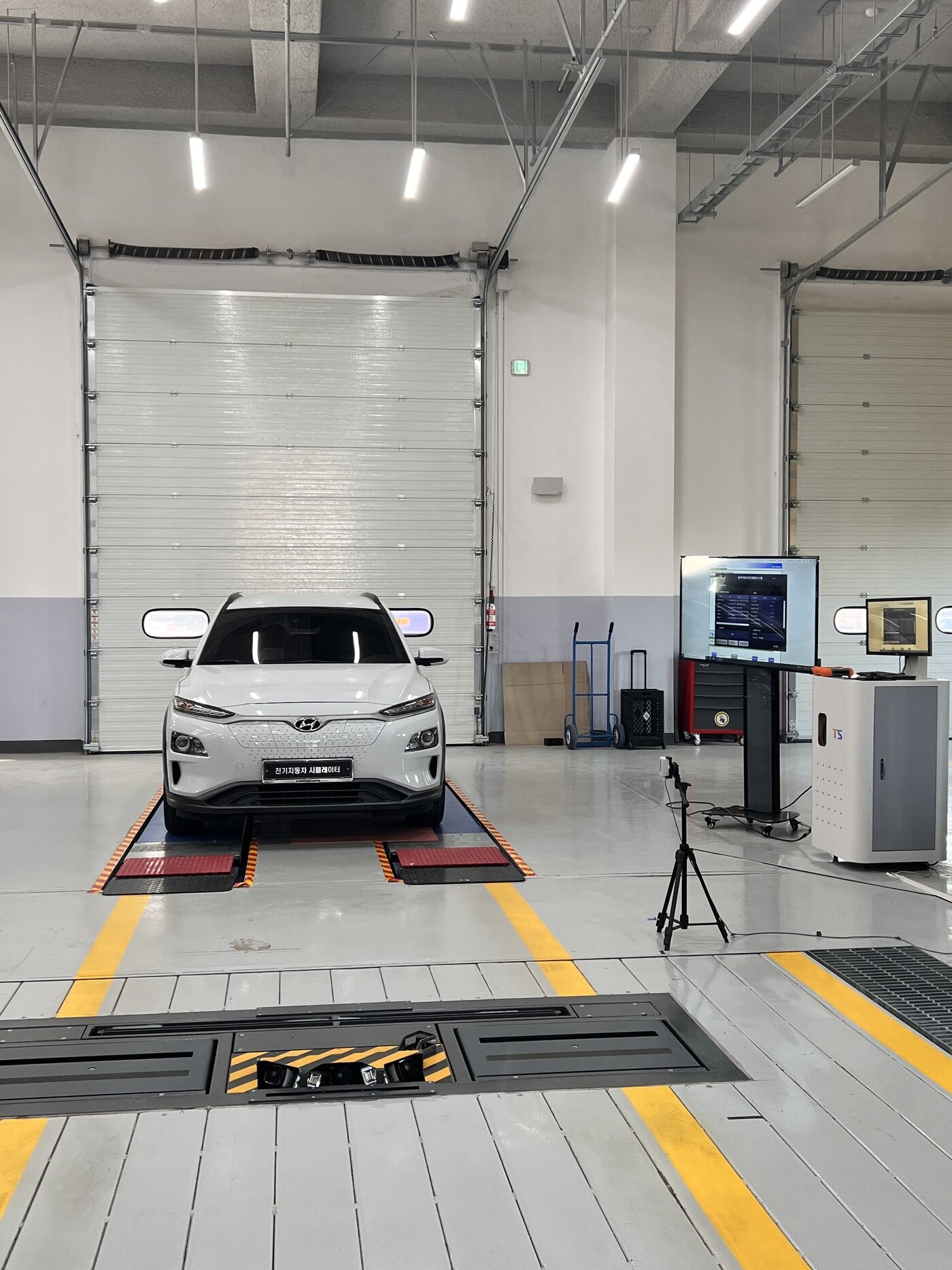 본문 이미지 - 경북 김천 소재 한국교통안전공단(TS) 첨단자동차검사연구센터. /신현우 기자 