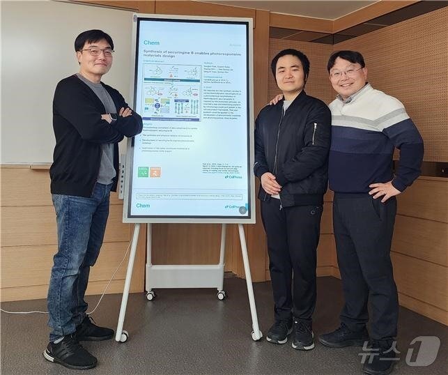 본문 이미지 - KAIST 윤동기 교수(교신저자)(왼쪽부터), 박상빈 석박사통합과정 학생(1저자), 한순규 교수(교신저자). (KAIST 제공)/뉴스1