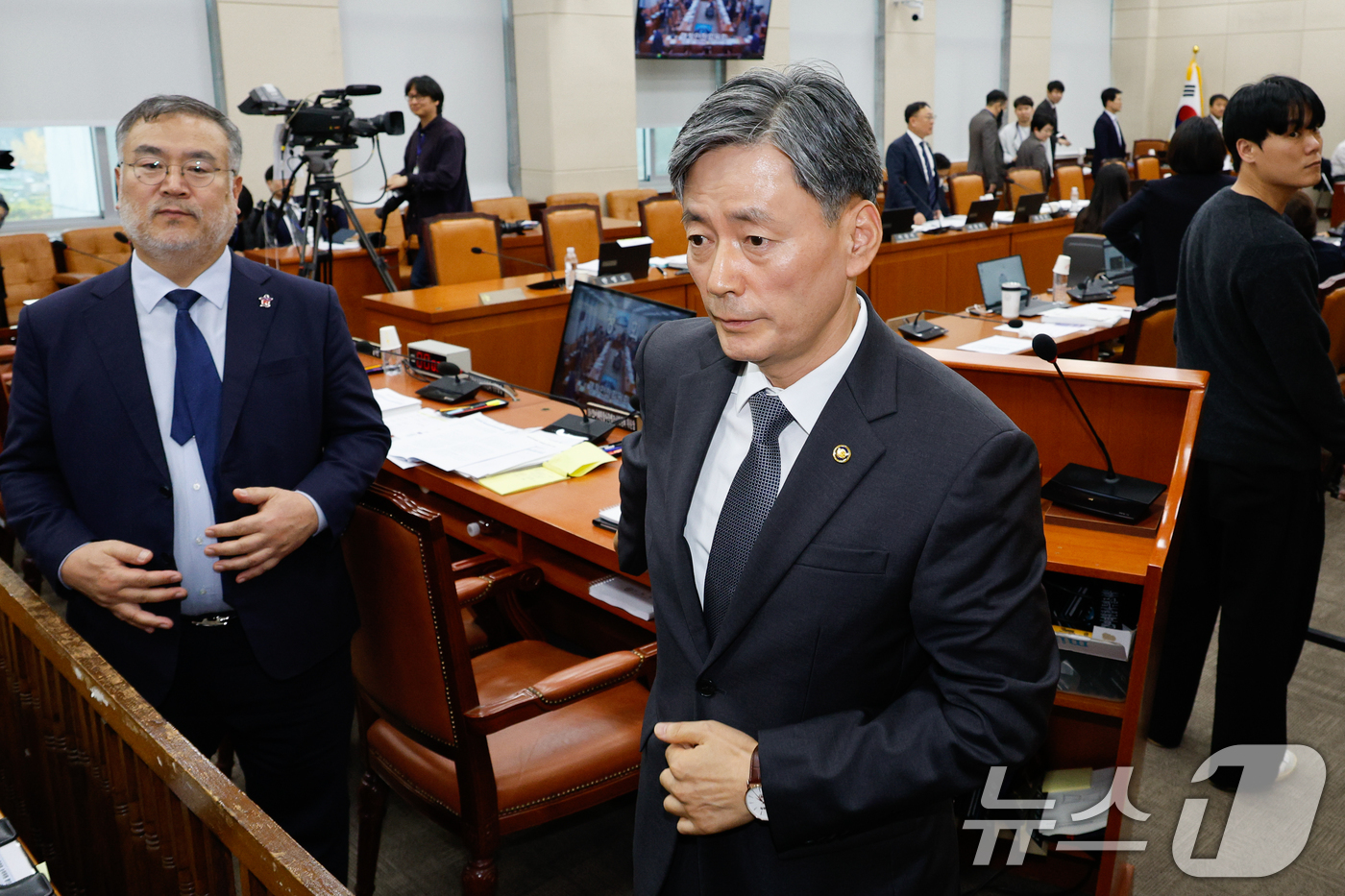 (서울=뉴스1) 안은나 기자 = 조지호 경찰청장이 11일 서울 여의도 국회에서 제418회 국회(정기회) 제10차 행정안전위원회 전체회의가 후속 의사일정 논의 등으로 정회되자 이석하 …