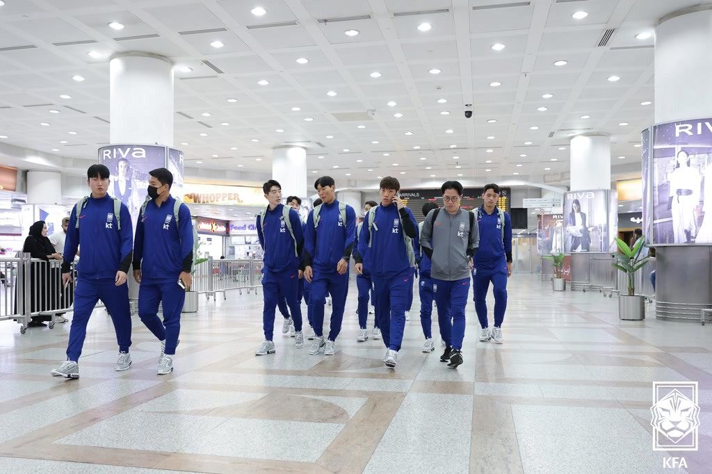 The national soccer team led by coach Hong Myung-bo arrived at Kuwait International Airport on the afternoon of the 11th. (Provided by the Korea Football Association)