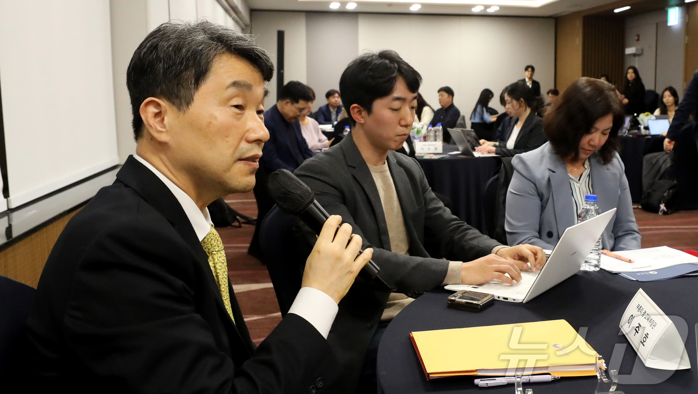 (세종=뉴스1) 김기남 기자 = 이주호 사회부총리 겸 교육부 장관이 지난 11일 세종시 한 호텔에서 열린 출입기자단과의  간담회에서 윤석열 정부 출범 2.5주년 교육개혁 성과와 향 …