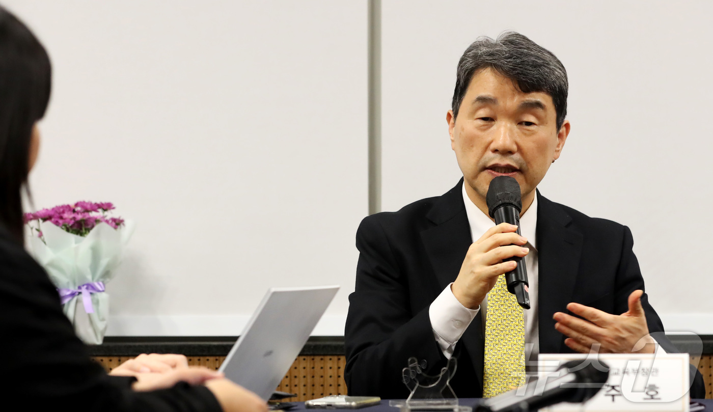 (세종=뉴스1) 김기남 기자 = 이주호 사회부총리 겸 교육부 장관이 지난 11일 세종시 한 호텔에서 열린 출입기자단과의  간담회에서 윤석열 정부 출범 2.5주년 교육개혁 성과와 향 …