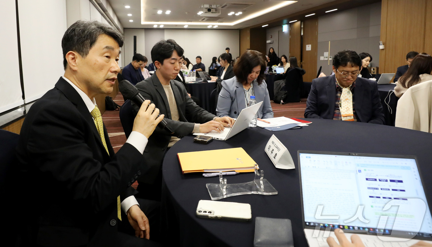 (세종=뉴스1) 김기남 기자 = 이주호 사회부총리 겸 교육부 장관이 지난 11일 세종시 한 호텔에서 열린 출입기자단과의  간담회에서 윤석열 정부 출범 2.5주년 교육개혁 성과와 향 …