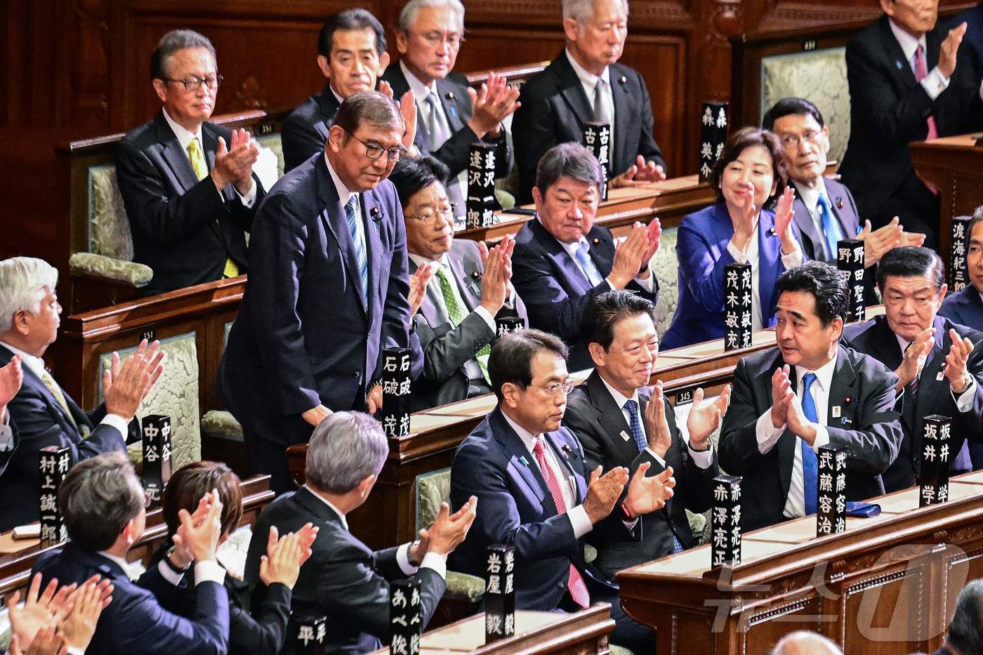 (도쿄 AFP=뉴스1) 권진영 기자 = 11일 일본 도쿄 국회의사당에서 이시바 시게루 총리가 중의원 결선 투표를 거쳐 103대 총리로 재선출됐다. 2024.11.11/ⓒ AFP=뉴 …