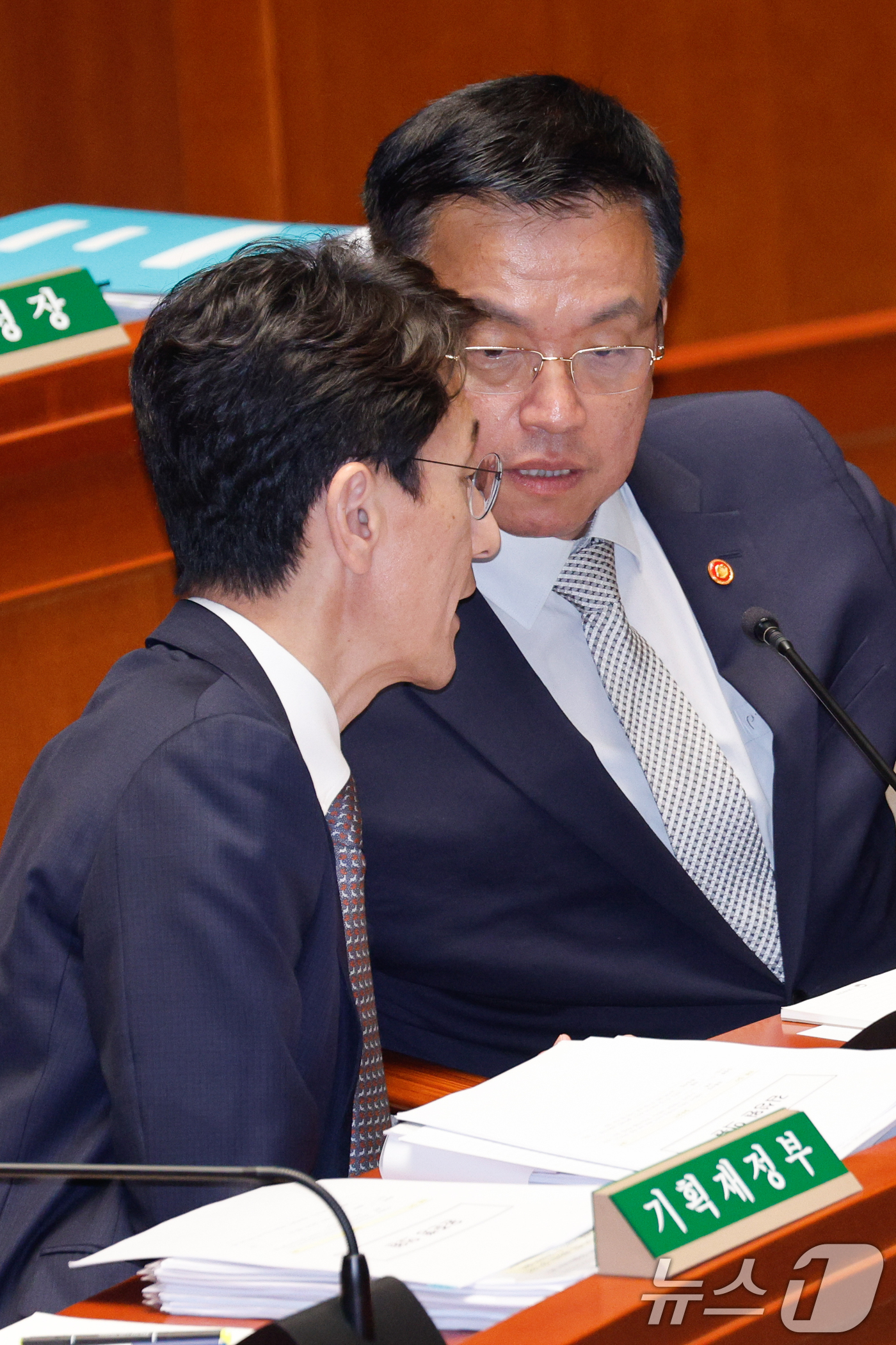 (서울=뉴스1) 안은나 기자 = 최상목 경제부총리 겸 기획재정부 장관이 12일 서울 여의도 국회에서 열린 제418회국회(정기회) 예산결산특별위원회 제10차 전체회의에서 내년도 예산 …