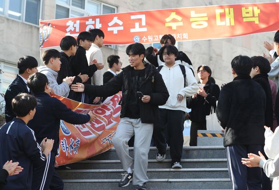 수능날 경찰 1만명 배치…항공기도 은행도 잠깐 멈춤(종합)