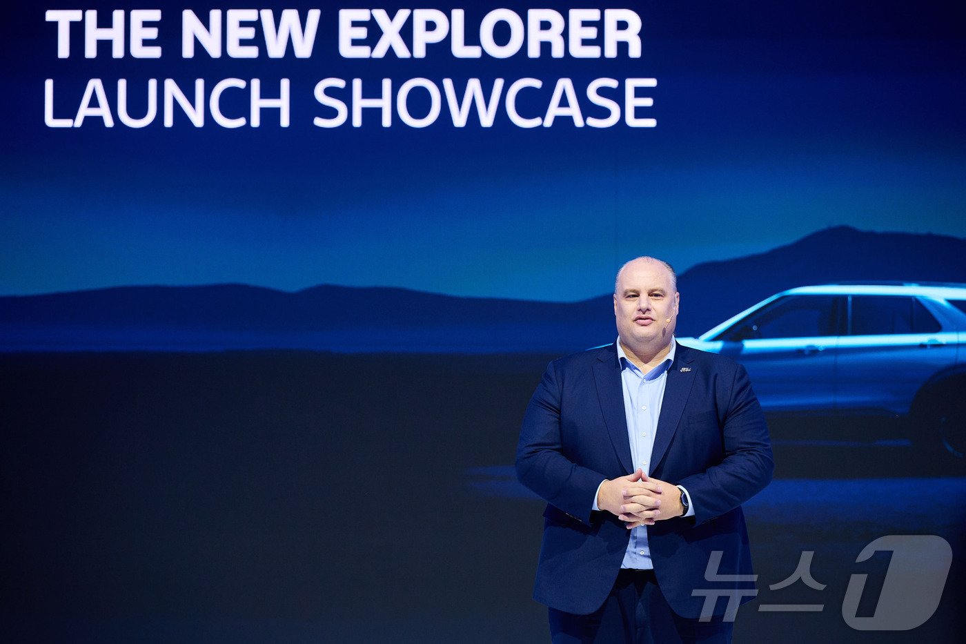 본문 이미지 - 12일 오전 서울 서초구 세빛섬에서 열린 '더 뉴 포드 익스플로러' 미디어 쇼케이스에서 발표 중인 데이비드 제프리 포드코리아 대표.(포드코리아 제공) 