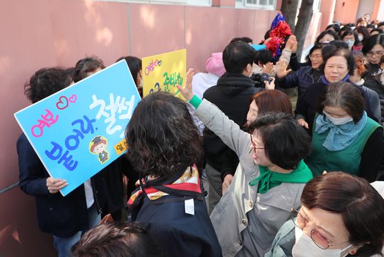 수능일 20도 웃돌며 '포근'…4교시 때 서쪽부터 늦가을 '비'