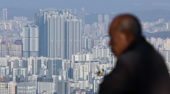 전국 집값 상승, 6개월 만에 꺾였다…버티는 서울은 언제