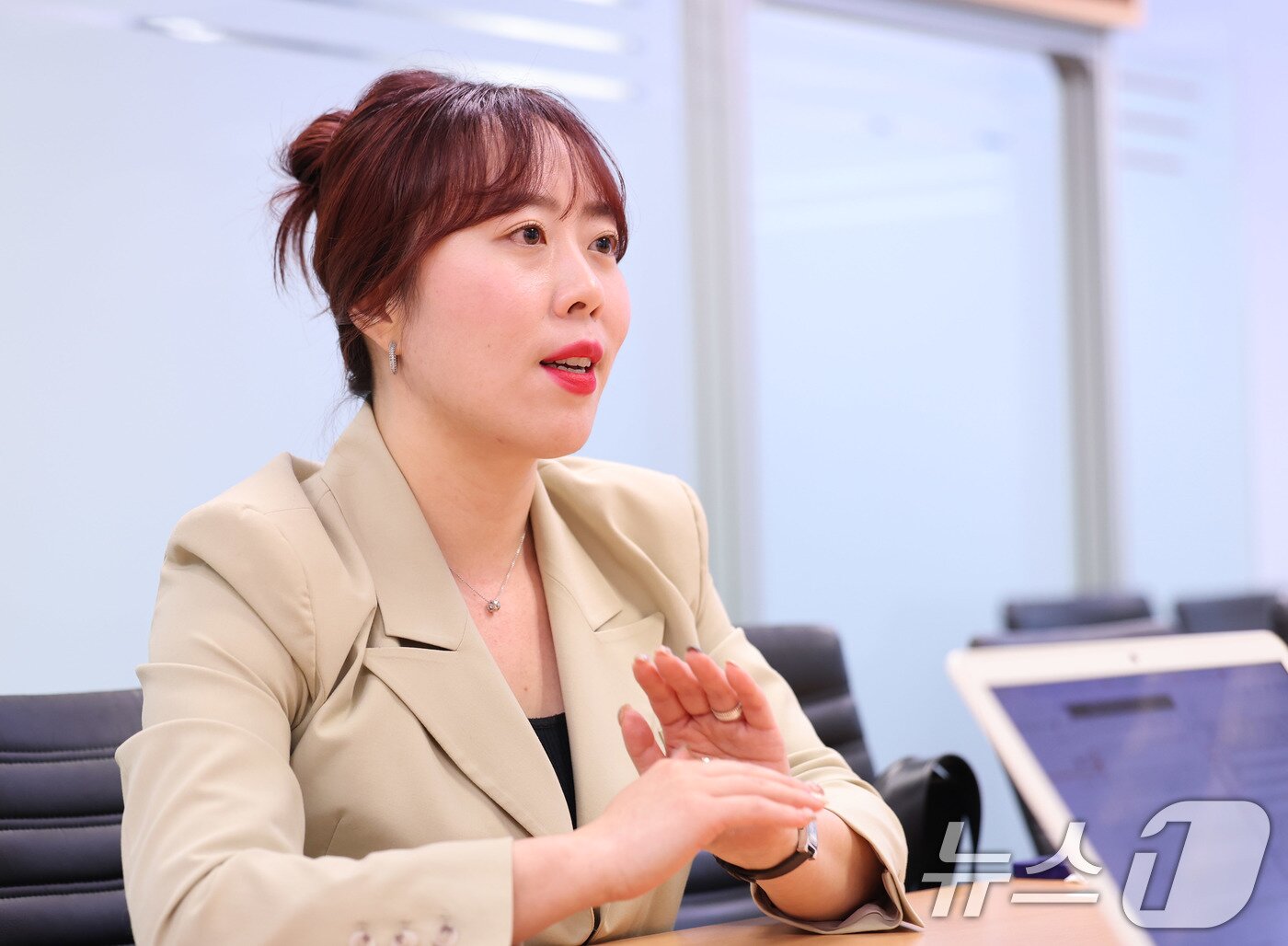 본문 이미지 - 권미진 애그유니 대표가가 에어돔에 대해 설명하는 모습. ⓒ News1 박지혜 기자