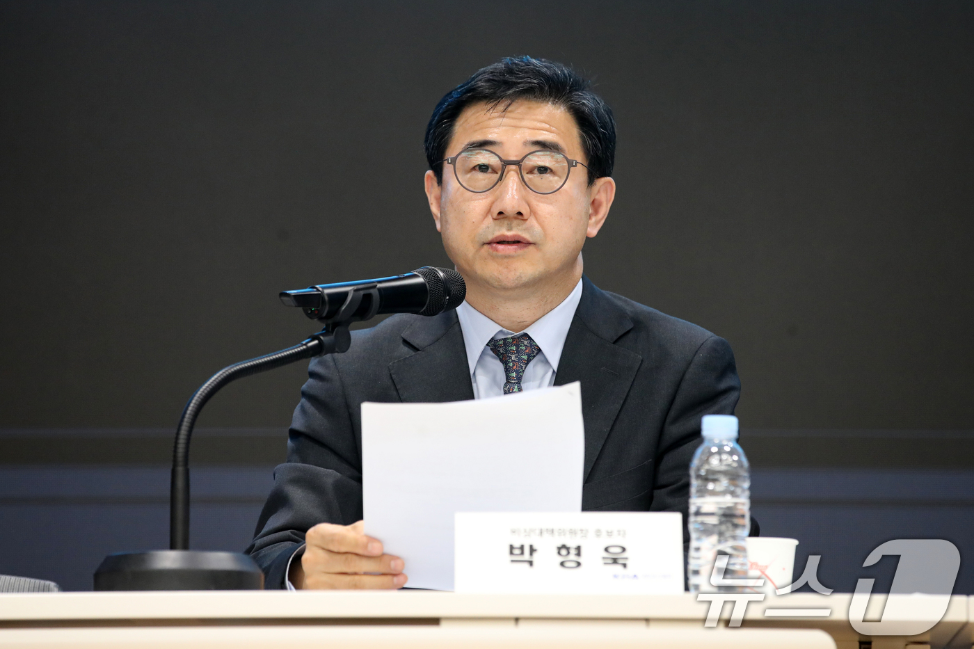 (서울=뉴스1) 이승배 기자 = 대한의사협회 비상대책위원회 위원장에 출마한 박형욱 후보자가 12일 오후 서울 용산구 대한의사협회에서 열린 대한의사협회 비상대책위원회 위원장 선거를 …